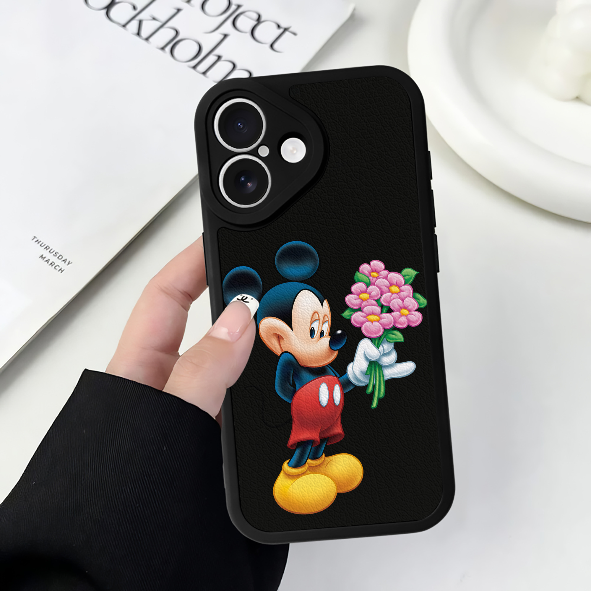 （画像用） ミッキーマウス Mickey Mouse 【iPhone 16シリーズ対応】シリコンスマホケース（レザー調） 材質：シリコン